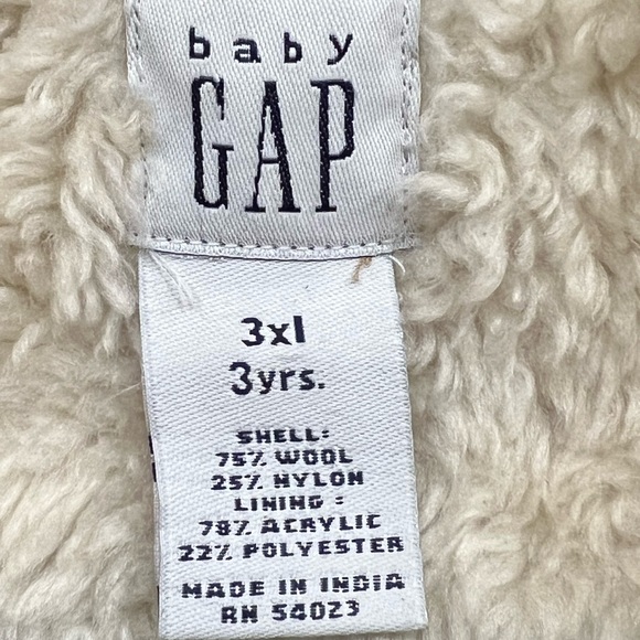 Baby Gap Size 3 Fully Sherpa Lined Winter coat with toggle buttons and pockets - Picture 2 of 4